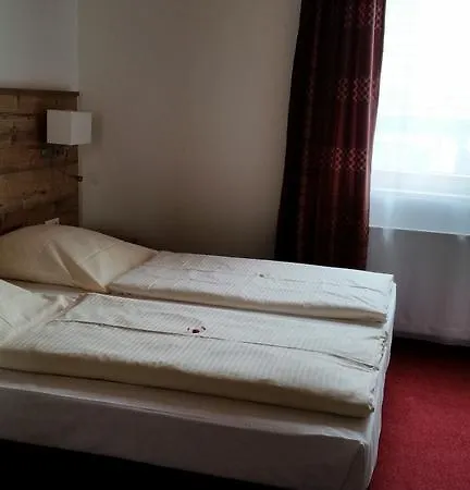 克朗阿尔特酒店