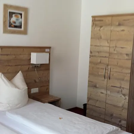 Alte Krone Hotel 2*
