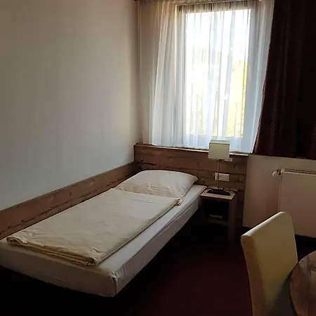 Hotel Alte Krone 2*