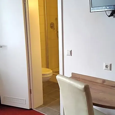 Hotel Alte Krone 2*