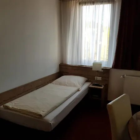 Alte Krone Hotel 2*